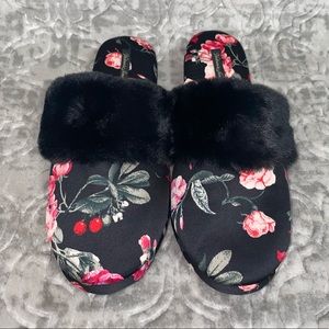 Victoria Secret Slippers, Size: L/G
